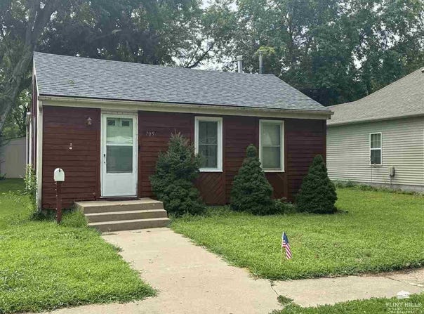 705 Oak Street, Wamego, KS 66547