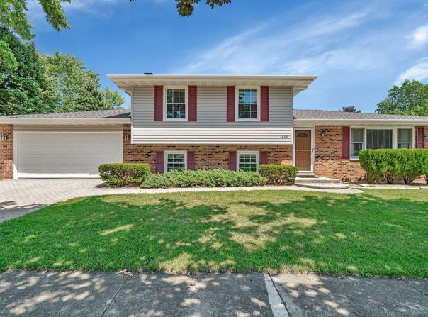 220 Shabbona Drive, Minooka, IL 60447