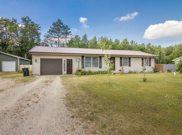 7021 WILLOW, CADILLAC, MI 49601