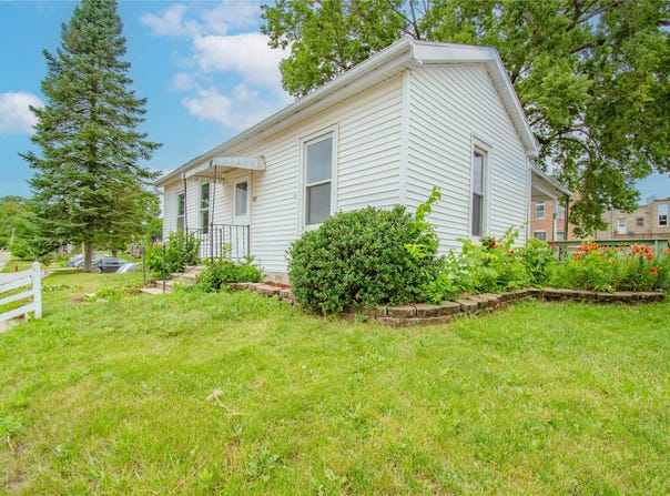 59 Washington Street E, Winterset, IA 50273