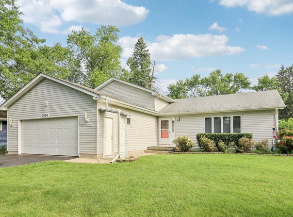 3004 Still Hill Drive, McHenry, IL 60050