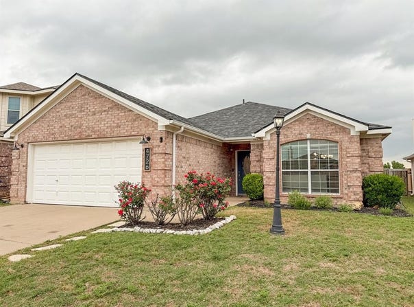 4726 Topaz Lane, Granbury, TX 76049