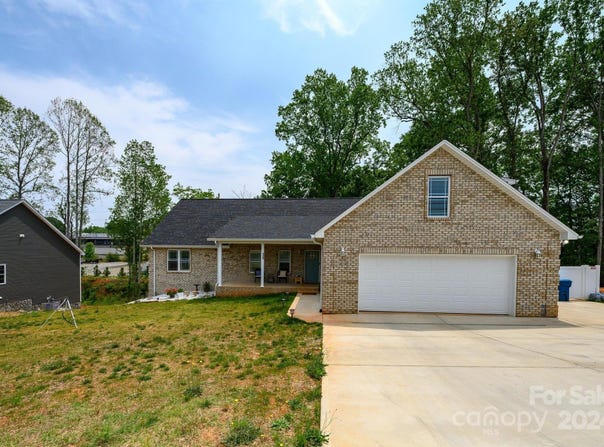 539 N C Avenue, Maiden, NC 28650