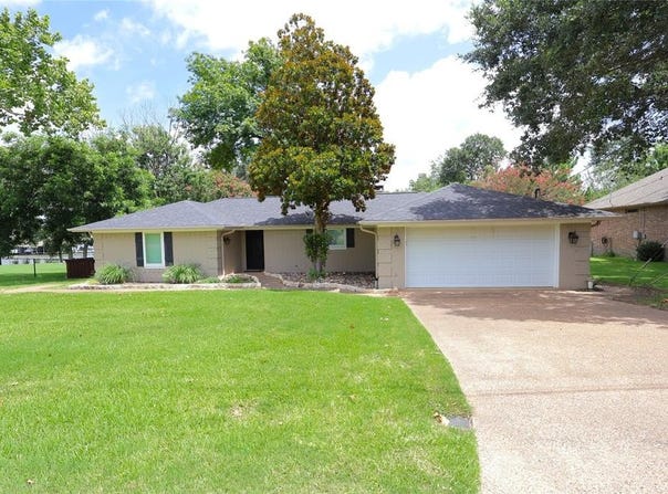 118 Guadalupe Drive, Gun Barrel City, TX 75156