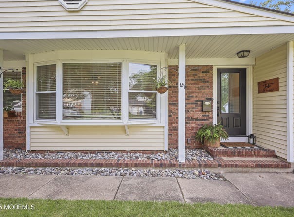 91 Newbury Road, Howell, NJ 07731