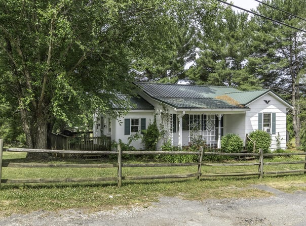 22 Conifer Ln, Lexington, VA 24450