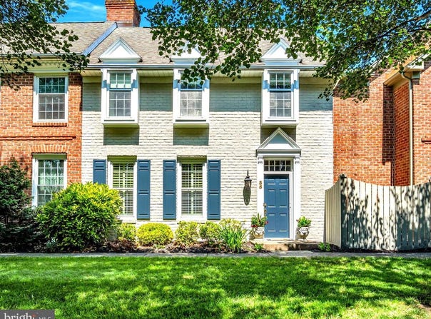 35 KENSINGTON SQUARE, MECHANICSBURG, PA 17050