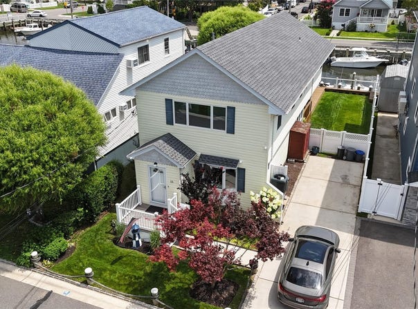 15 West Boulevard, East Rockaway, NY 11518