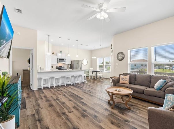179 PARADISE DR, ROCKPORT, TX 78382