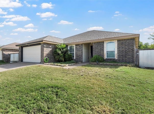 3005 Cricket Drive, Bellmead, TX 76705