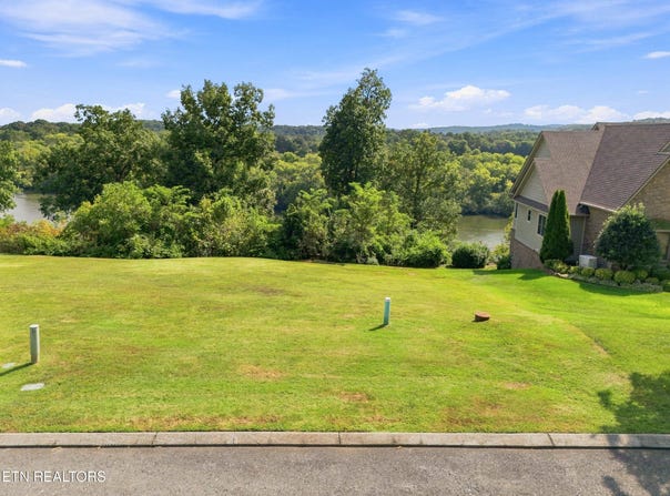 231 Waters Edge Way, Lenoir City, TN 37771