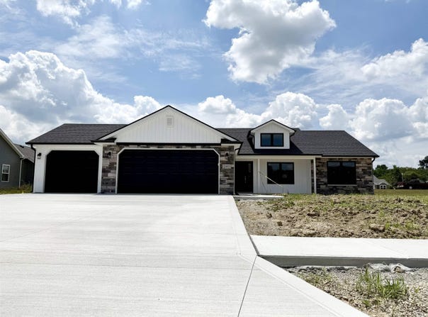 2403 Chandler Way, Auburn, IN 46706