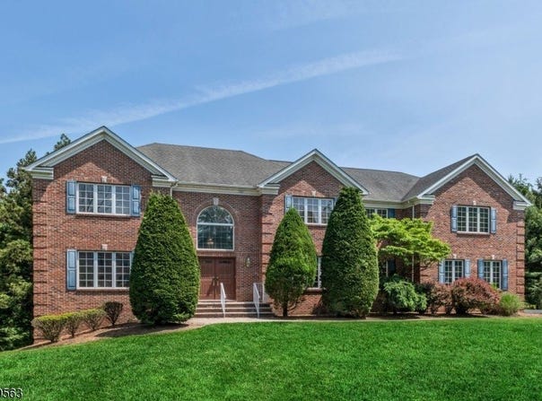 22 Pine Rd, Allendale Boro, NJ 07401-1344