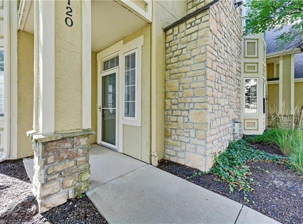 4523 W 159TH Terrace, Overland Park, KS 66085