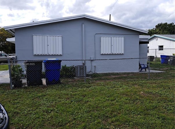 5901 Garfield St, Hollywood, FL 33021