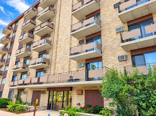 850 Des Plaines Avenue, Forest Park, IL 60130