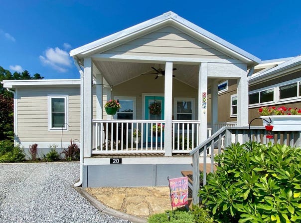 20 Strolling Easy Lane, Flat Rock, NC 28731
