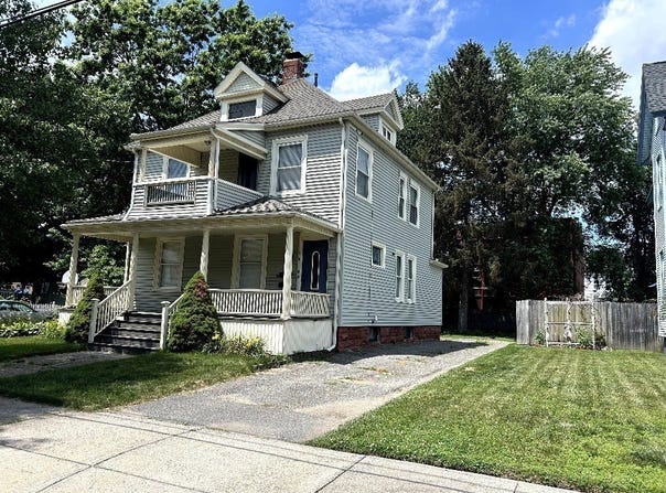 16 Lincoln St, Chicopee, MA 01020