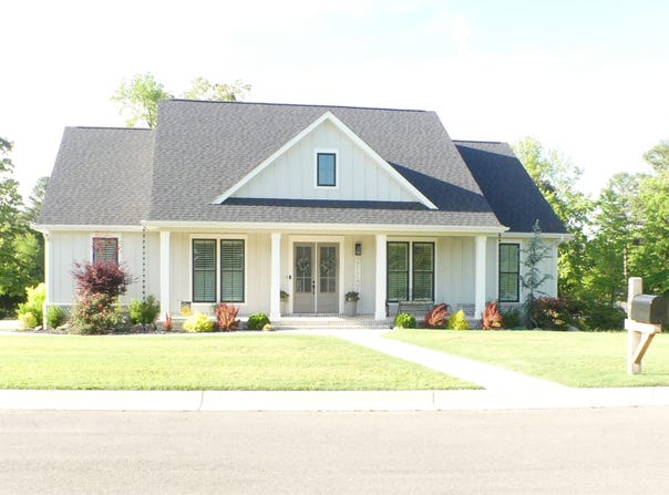 100 Laurie Dr, Mena, AR 71953