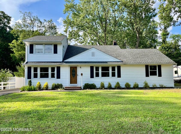 35 Fairview Drive, Middletown, NJ 07748