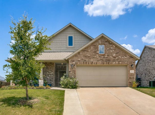 2810 Belmont Dr, Ennis, TX 75119