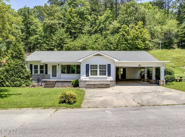 610 E Race St, Kingston, TN 37763