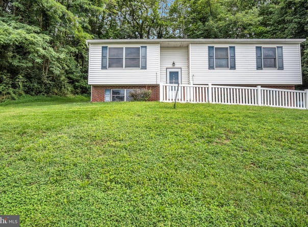396 WHITESIDE Avenue, HIGHSPIRE, PA 17034