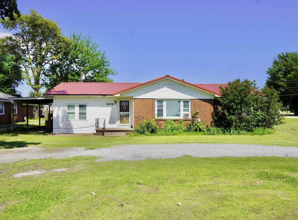 1206 S Main Street, Leachville, AR 72438