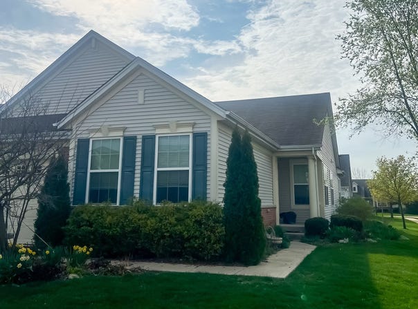 2836 Hillcrest Circle, Naperville, IL 60564
