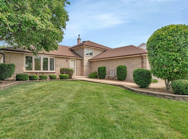 8932 Pebble Beach Lane, Orland Park, IL 60462