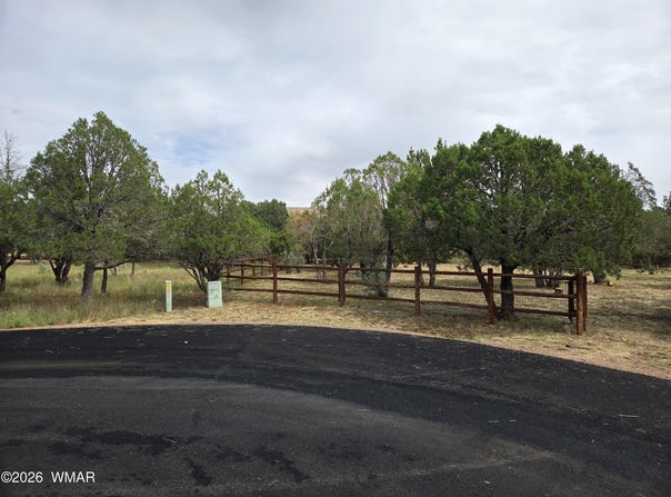 2757 Kitty Hawk Lane, Overgaard, AZ 85933