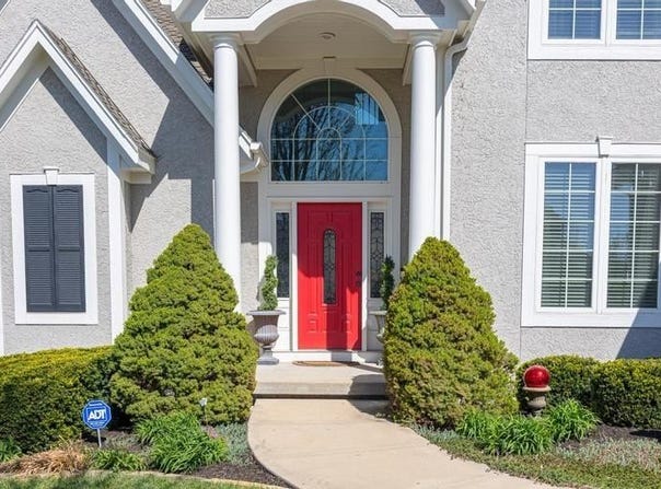8127 Lone Elm Road, Lenexa, KS 66220