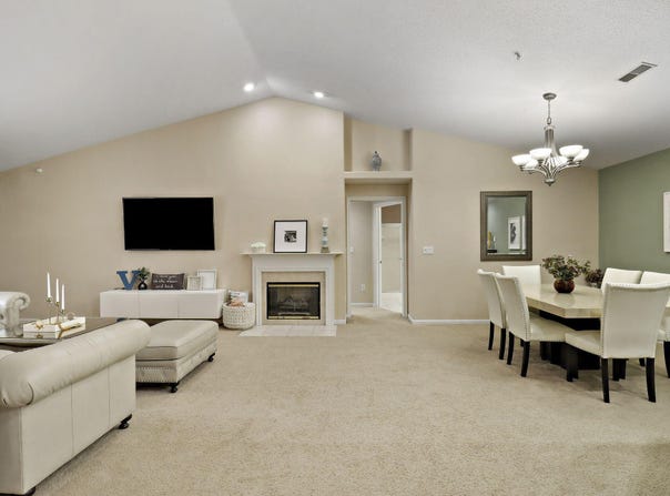 6754 S 34th St, Franklin, WI 53132