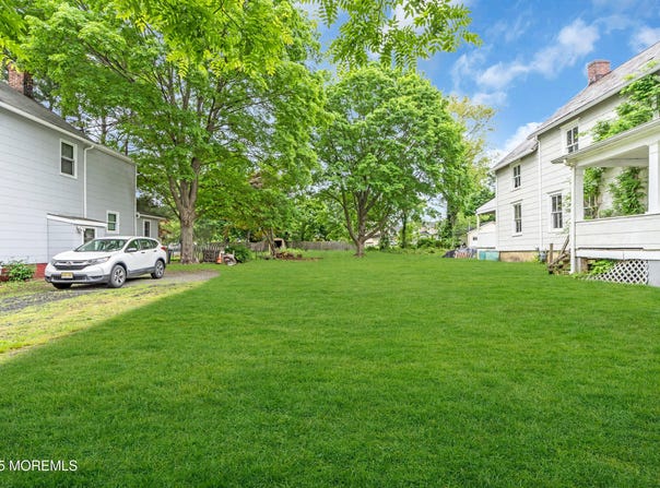 27 Union Avenue, Freehold, NJ 07728