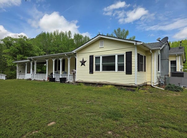 1368 Caledonia Ext, PARIS, TN 38242