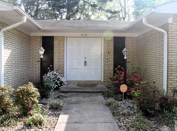 712 Diane Dr., Wake Village, TX 75501-6013