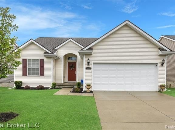 4428 Cross Creek Boulevard, Burton, MI 48509