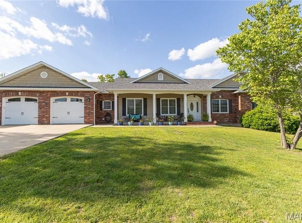 100 Charleston Way, St Robert, MO 65584