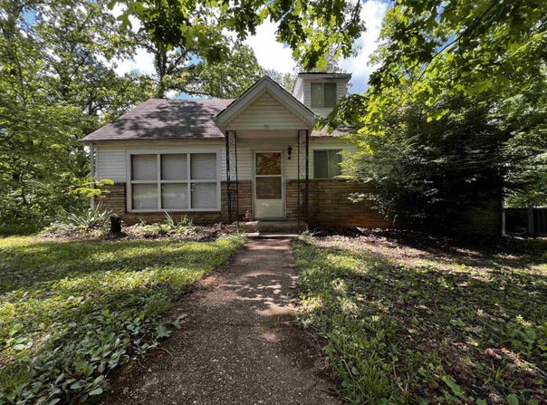 96 E Lakeshore Drive, Cherokee Village, AR 72529-7422