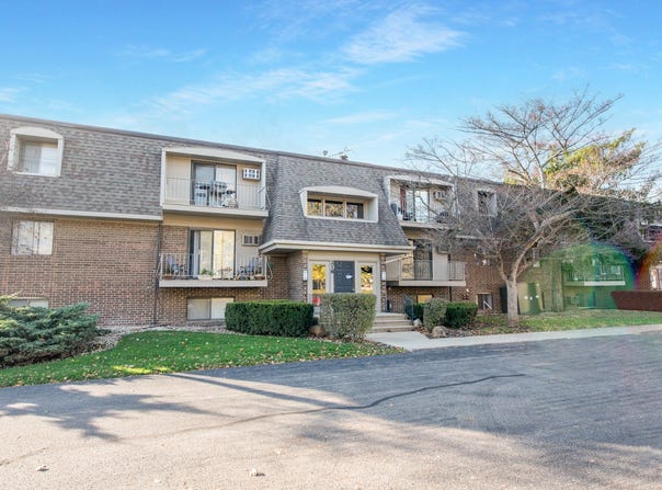218 E Bailey Road, Naperville, IL 60565