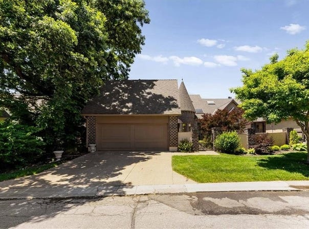 12520 Cedar Street, Leawood, KS 66209