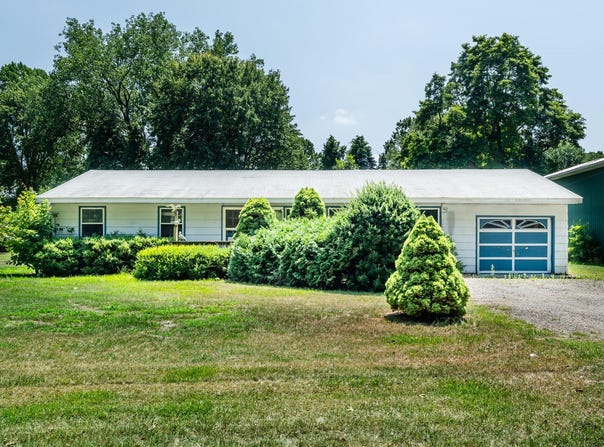 6244 Indian Trail, Three Oaks, MI 49128