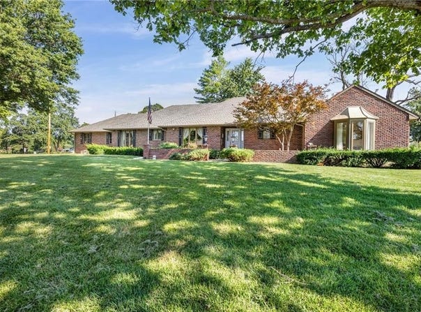 1102 Nakomis Drive, Paola, KS 66071