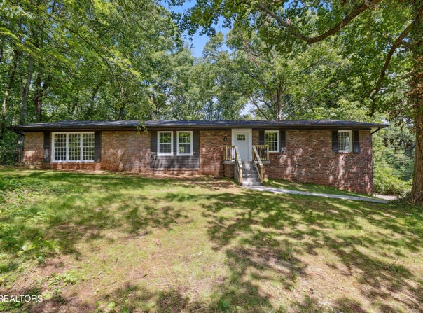 2433 Alberta Drive, Knoxville, TN 37920