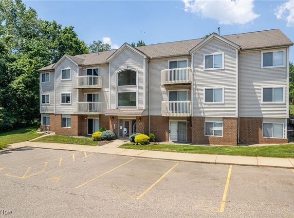 1452 Buckingham Gate Boulevard, Cuyahoga Falls, OH 44221