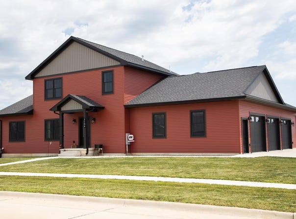 1136 Lozmar Lane, Shell Rock, IA 50670