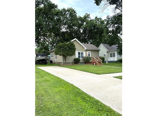 815 Meade Street, Brookfield, MO 64628