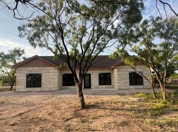 1256 Stone Ledge Lane, San Angelo, TX 76904