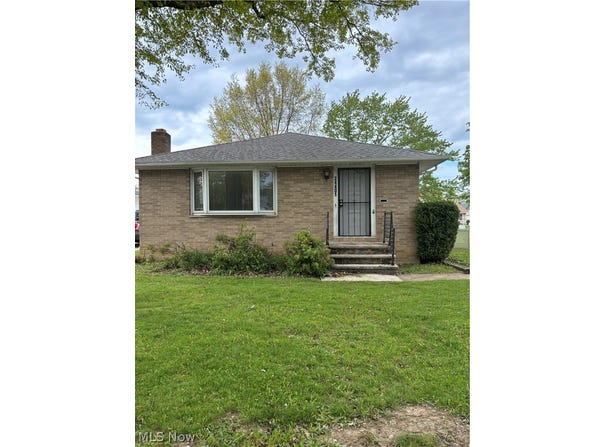 24401 Russell Avenue, Euclid, OH 44123