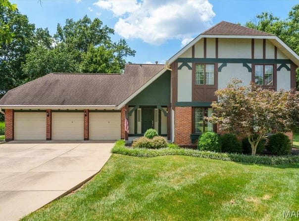15693 Dresden Lake Court, Chesterfield, MO 63017